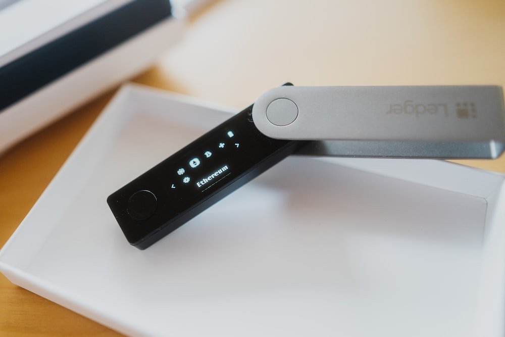 Carteira de Hardware: Segurança Inigualável para Seus Ativos Digitais 4 O que é uma carteira de hardware e por que você deve usar uma?